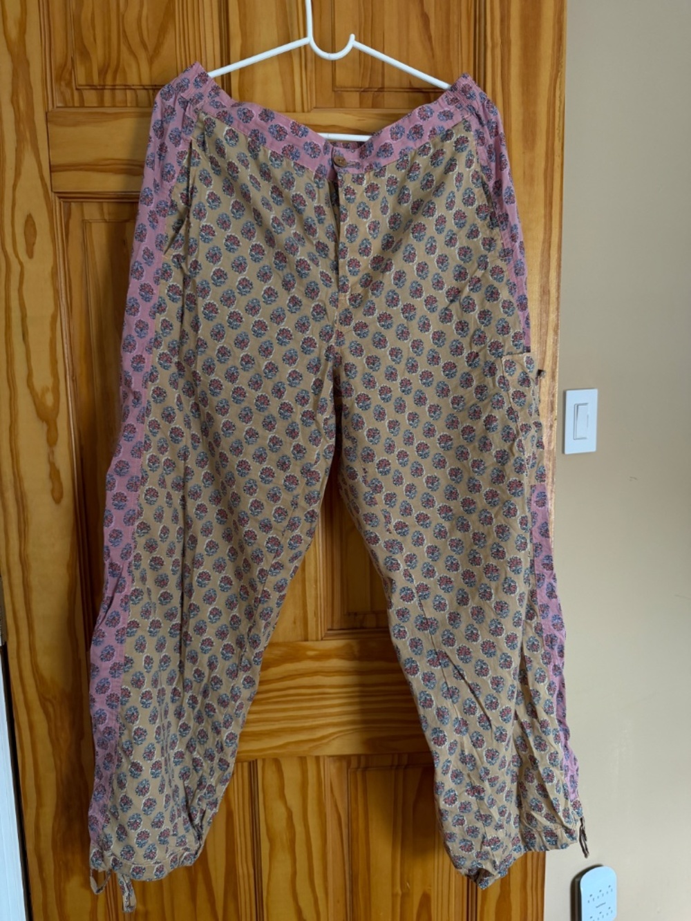 Urban Outfitters Kimchi Blue Cove Beach Joggers Pants size XL